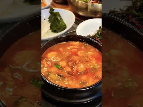 Korean Bibimbap Soup with Kimchi 🇰🇷 🇱🇰 #korean #kimchi #bibimbap #ytshorts #southkorea