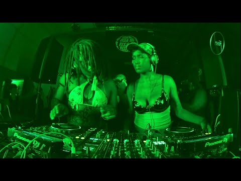 Ebony Red b2b Aumni | North Carolina | NO VISA Takeover