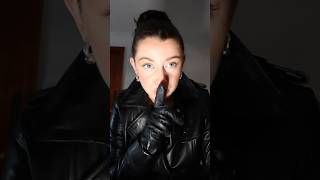 Download lagu I need you to sit quietly and watch #asmr #asmrsounds #leathergloves mp3