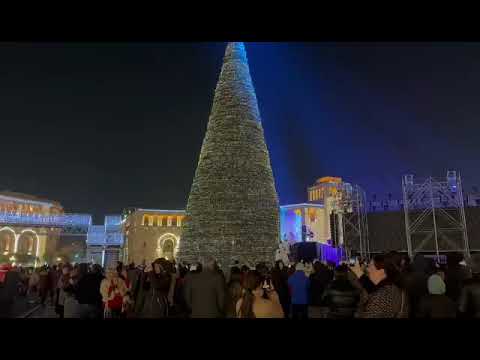 Վառվեց Հանրապետության հրապարակի գլխավոր տոնածառը. տեսանյութ