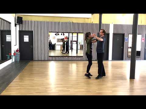 Tanzhaus Langsamer Walzer 3 Grundschritte Rechts- und Linksdrehung (mit Kreuzschritt)