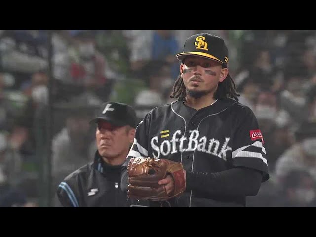 【7回裏】見事な強肩!! ホークス・ガルビスがアクロバティックなファインプレーで魅せる!! 2022年4月9日 埼玉西武ライオンズ 対 福岡ソフトバンクホークス