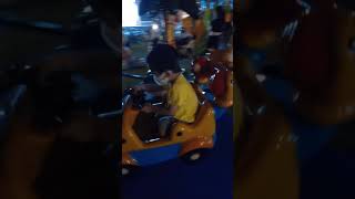 thanh niên nghiêm túc, đi chơi cũng p khẩu trang nhé