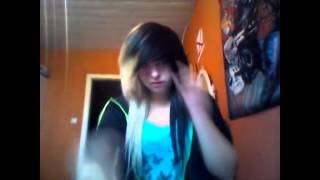 How Kami does her "Scene" Hair