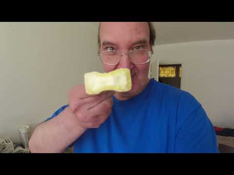 MongoTV_12765 - SPISER EN BILLIG 6 KRONER ANNANASSTANG IS FRA LIDL FREDAG EFTERMIDDAG SOMMER 2023