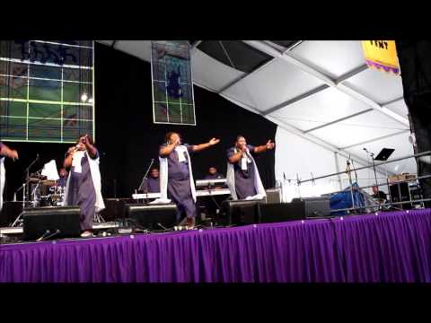 The Selvys spread love at the New Orleans Jazz and Heritage Festival 2013