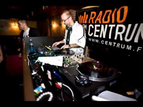 Nigdy Dosyć - Wschodnia Strona, Zarys Zdarzeń, Defakto