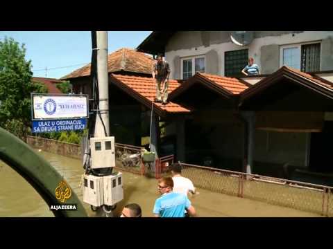 Veliki dio Šamca još pod vodom