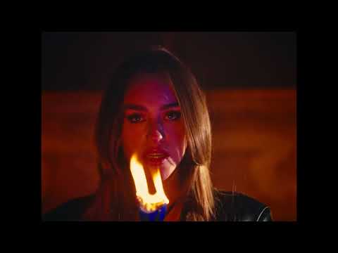 Shari - Cenere e fumo (Official Video)