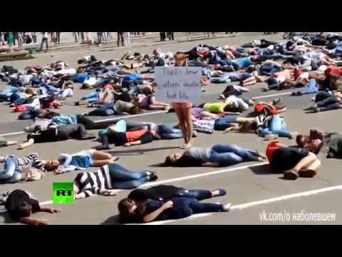 Russland   Flashmob zu Unterstützung der Menschen im Osten EHEMALIGE Ukraine