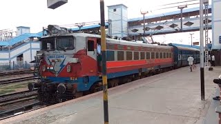 preview picture of video 'WAG5 BZA Barbie livery carries 07245 Kakinada Raichur Special Fare Exp'