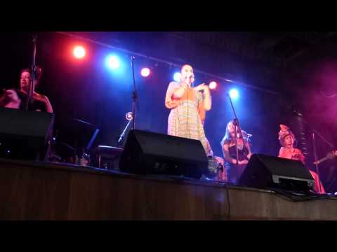 Merenia Gillies w/ The Barefoot Divas - This One Be Killa live at Mullum Music Festival 2013