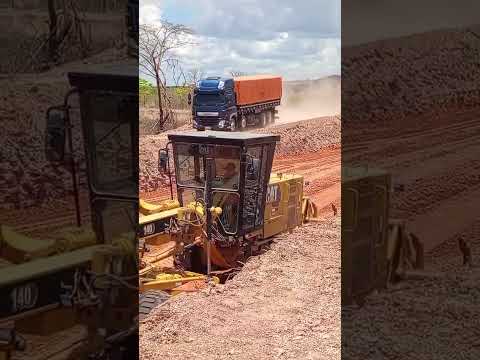construção do asfalto br 402 entre pintopolis e urucuia mg
