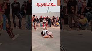 Download lagu #viralshorts #viralshort #njepat #kesurupan #ndadi #pecinta #seni #jaranan #batam mp3