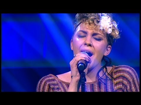 Paulien - 'There's some place I've got to be now' (live) @ FUZZ!