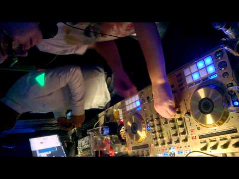 Dj RollandK playing Sterbinszky vs. IIO - Discography vs. Rapture (Bootleg) @ Club Morena Tasnad