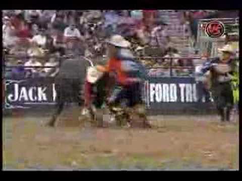 Adriano Moraes VS Sam's Town