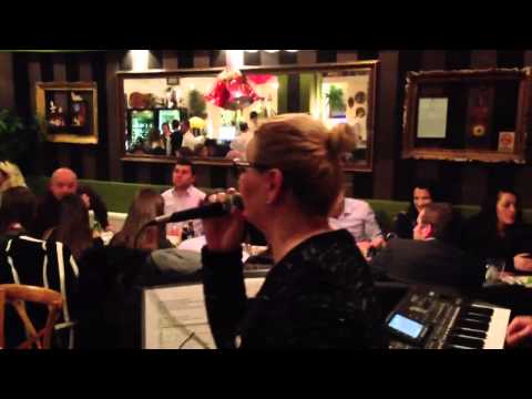 Taverna Sofra'Bezi.  Enkela Bisha