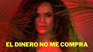 Kadr z teledysku El dinero no se compra tekst piosenki Chika Toro