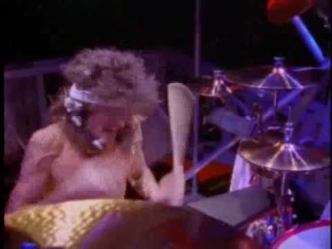 Mötley Crüe - Wild Side [Official Music Video]