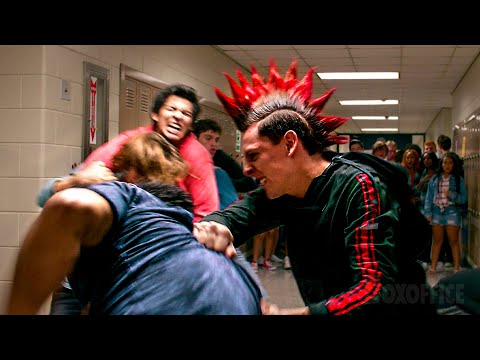 Bagarre générale au lycée | Cobra Kai | Extrait VF