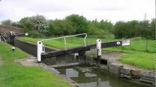 preview picture of video 'Grand Union Canal (Aylesbury Arm) Near Broughton 19.05.2012'