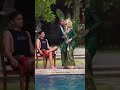Pengantin Wanitanya Ganjen Jadi Tak Lempar Ke Kolam
