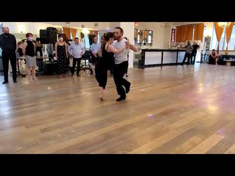 Argentine Tango lesson: Yaisuri Salamanca & John Hernan Raigosa - barrida parada sacada