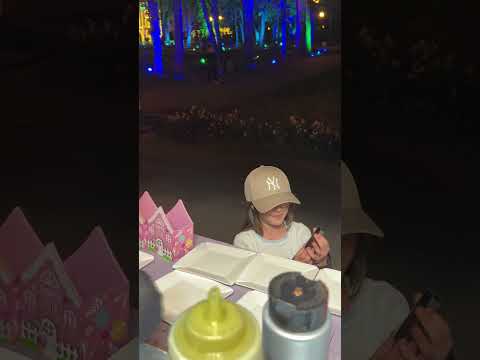 CEL MAI MIC TELEFON DIN LUME