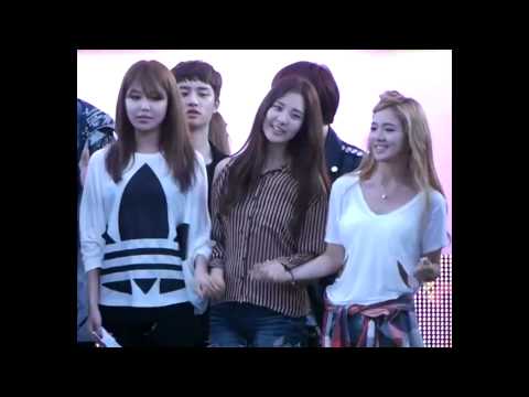 SooSeo #21 - Sooyoung does not want to let go of Seo's hand