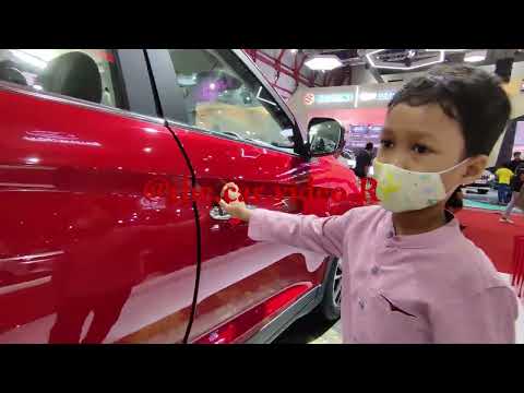 Thumbnail for Anak Kecil Review Mobil DFSK Glory 560 di IIMS 2023