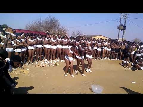 African tribes traditional topless dance - Izintombi zothingo ▶2:38 ▶2:38 ▶2:38
