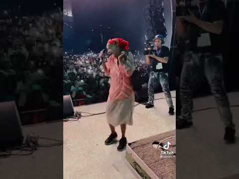 Bulin 47 Sube Una Vieja En Tarima