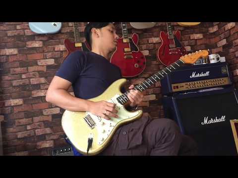 (SOLD) FENDER CUSTOM SHOP 2016 CUSTOM BUILT NAMM 1964 USA. GOLD SPARKLE