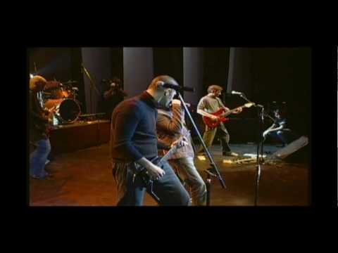 Ciro Pertusi cantando con Virus - El probador