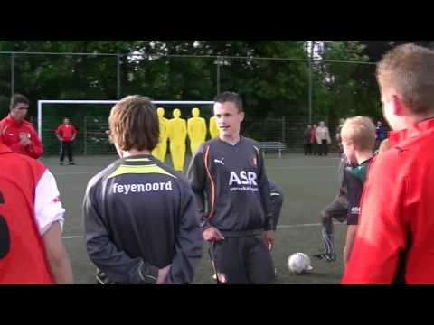 00026 training Feyenoor s Makaay / autisten Noc kralingen /meer op www.soccertrainers.nl