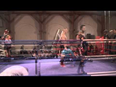 39 Frederic Langwagen vs Abdi Faysal -91kg DM Muay Thai incl overækkelse af bæltet 05-02-2011.avi
