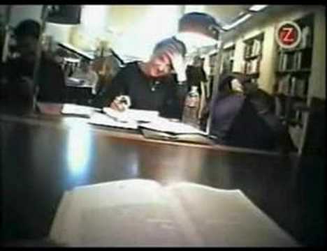 Pyjamas i ZTV - Biblioteket