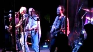 Kevin Costner &amp; Modern West - Find That Girl - live