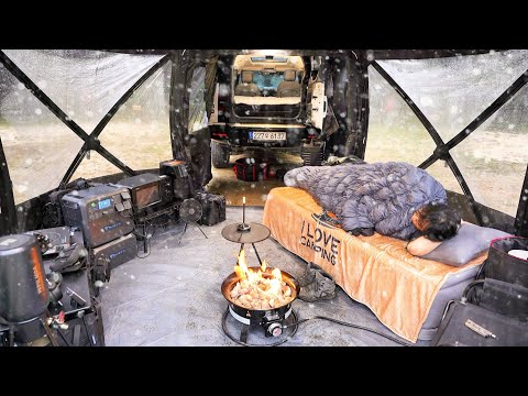 Amazing Solo Camping in the Rain with Land Rover Defender 130