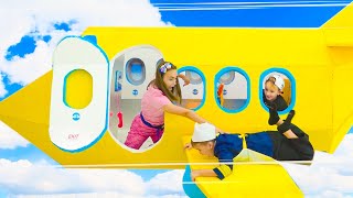 Airplane and kids hotel challenge with Vlad and Ni