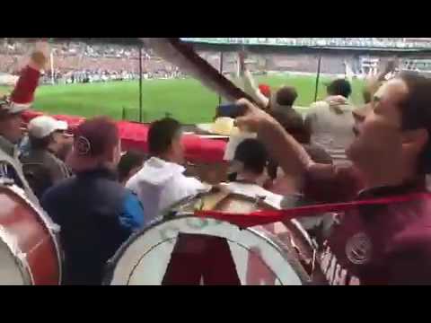 "Batucada granate en racing" Barra: La Barra 14 &bull; Club: Lanús