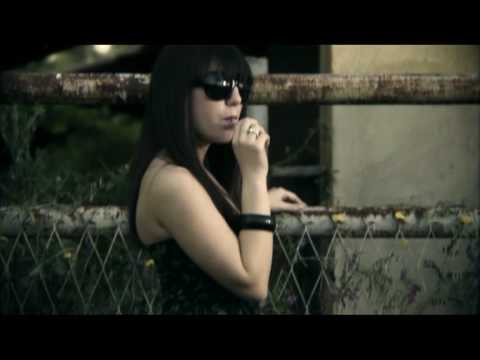 Glowing Lips - Eye Cue[OFFICIAL VIDEO]