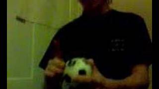 Tryggve Circuit Bender demonstrates his Noise Ball (Swedish)