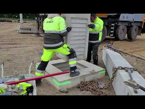 Precast concrete column installation