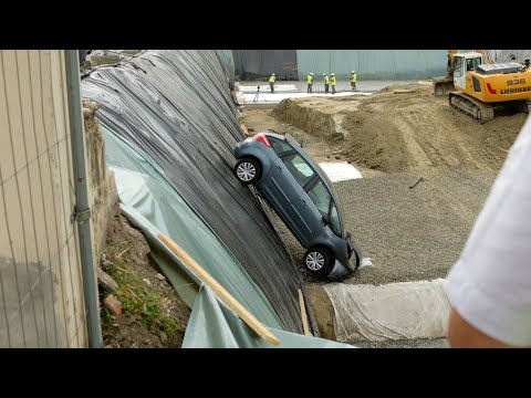 Žena u Osijeku autom probila zaštitnu ogradu i upala u rupu na gradilištu