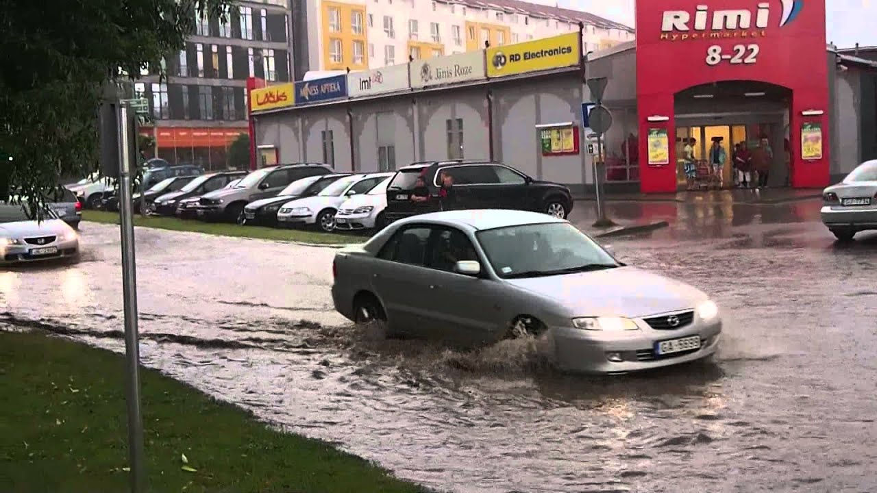 Tukumā otrdien “mazliet” lija /pievienots VIDEO/