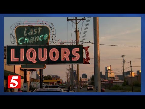 "Saving Americana!" Crew restores hundreds of vintage neon signs