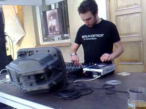 Ernestas Sadau @ Minimal Mondays 2009.07.27