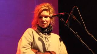 Allison Krauss - Dimming of The Day - Strawberry 2012